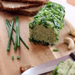 Fromage de cajou aux herbes fraîches, recette - Vegan Pratique