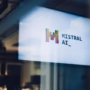 Intelligence artificielle : le partenariat de Mistral AI avec Microsoft fait grincer des dents à Bruxelles