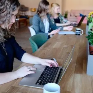 Dystopie : « Quand les femmes règnent sur l'IA »
