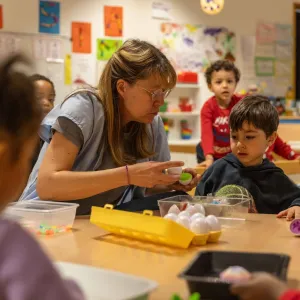 « Nous, les AESH, on ne parle pas aux parents »