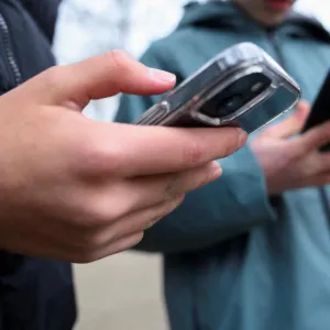 Indonésie : l’accès aux réseaux sociaux sera interdit aux jeunes de moins de 16 ans