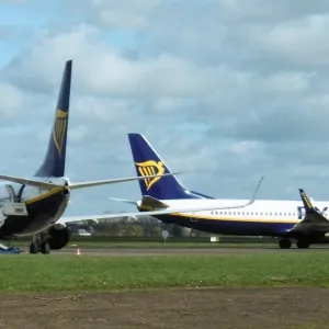 Compagnies low cost, jets privés et grands patrons : à qui profitent les aides publiques aux petits aéroports français ?