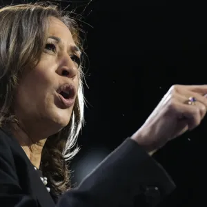 Présidentielle aux États-Unis: au coude-à-coude avec Donald Trump, Kamala Harris doit mobiliser sa base