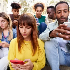 Repenser les réseaux sociaux pour ne plus les laisser nous façonner