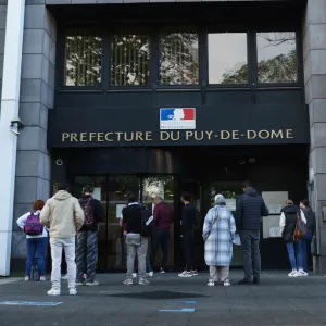 À Clermont-Ferrand, la préfecture fabrique des sans-papiers