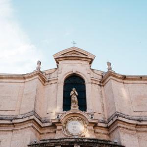Mgr Rey, l’évêque dans le viseur du Vatican
