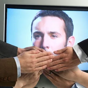 Médias et dépendance aux GAFAMs : le métier de journaliste est-il menacé ?