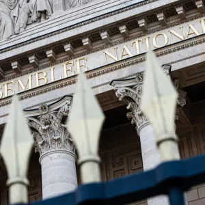 Interdiction des réseaux sociaux aux moins de 15 ans : posez vos questions à nos journalistes