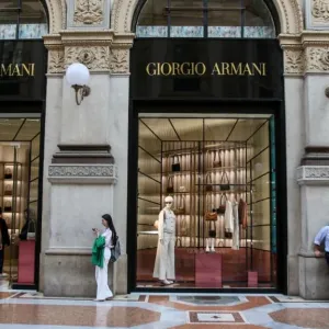 Des ouvriers chinois payés 4 euros de l'heure qui font 90 heures par semaine pour fabriquer des sacs à 4.000 euros: l'envers du luxe italien fait tache