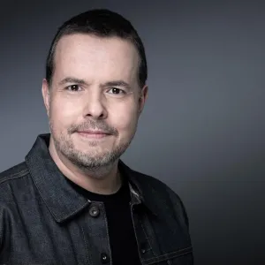« Intérieur nuit » : atteint de bipolarité, Nicolas Demorand dévoile son apprentissage de la fragilité
