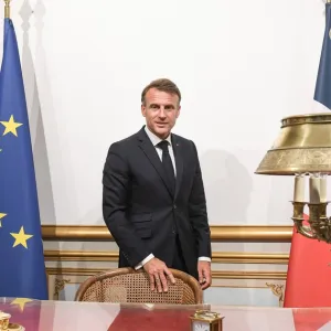 Macron abuse de la politique de la chaise vide à Matignon