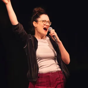 Au Greewashing Comedy Club, mieux vaut rire que pleurer de la crise climatique