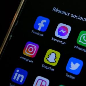 Présidentielle : les algorithmes des réseaux sociaux peuvent-ils favoriser certains candidats et orienter le vote ?