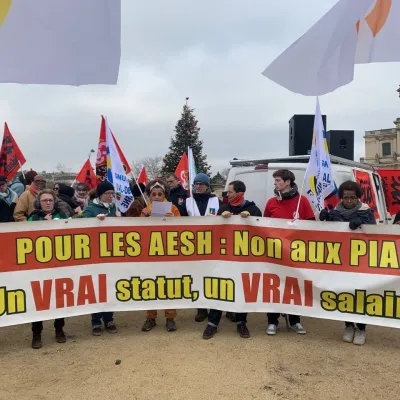 AESH : syndicats et féministes dénoncent une précarité organisée