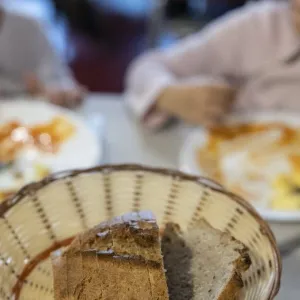 À Strasbourg, du pain des boulangers du coin à la cantine des écoles