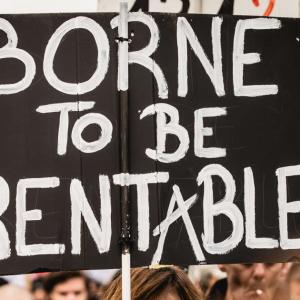 « Moins le travail est récompensé, plus on nous vante sa “valeur” »