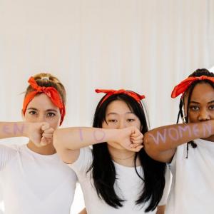 Féminisme et réseaux sociaux : des liaisons dangereuses ?