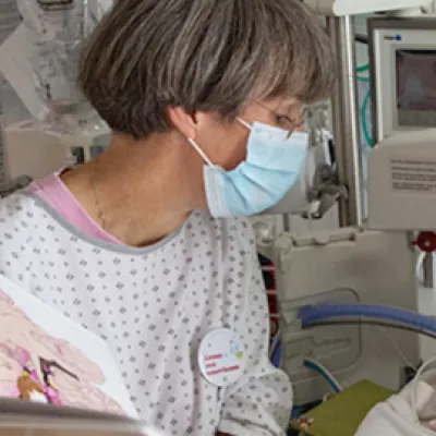 Pourquoi-lisons-nous nous-mêmes aux bébés de néonat ?