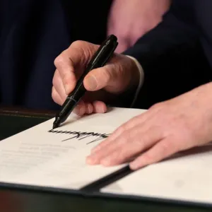 Trump attaque la justice à coups de bâillon