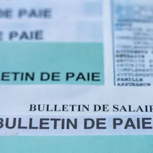 Environ 230 000 fonctionnaires seront augmentés de 6 centimes brut au 1er novembre pour éviter d'être payés sous le smic