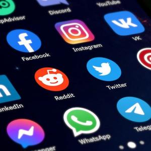 Violences après la mort de Nahel : pourquoi interdire les réseaux sociaux est une mauvaise idée