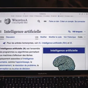 L'intelligence artificielle au cœur d'une guerre des sources : un administrateur Wikipédia des Pyrénées-Orientales témoigne