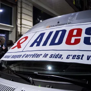 Journée mondiale de lutte contre le sida : des lieux de l'ONG Aides "vont fermer leurs portes", avec la baisse des subventions