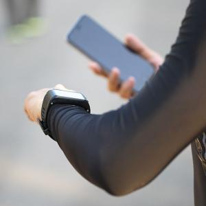 Ils cherchent “les trucs bizarres qu’il y a dans vos téléphones” : rencontre avec des traqueurs de trackers