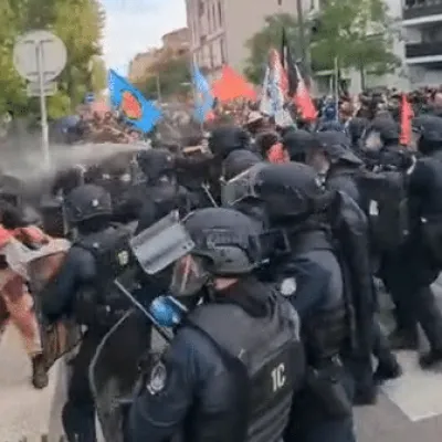 À Lyon et Villerbanne, la répression policière s’abat sur les cortèges : parents et enseignants matraqués, lycéen interpellé