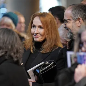 J.K. Rowling créé un fonds privé transphobe avec l’argent d’Harry Potter - L'Humanité