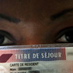 Droits des étrangers : Le Conseil d’État rejette l’obligation d’effectuer les démarches en ligne