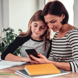 Comment le numérique transforme-t-il la relation école-famille ? - Labo