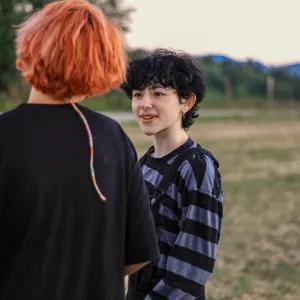 L’Impact Visionnaire de Joan Tronto sur l’Éducation : Révolutionner la Pédagogie par le Care | Toustes en Colo