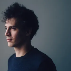 Arthur Mensch, PDG de Mistral AI : les alertes sur les risques extrêmes de l’intelligence artificielle sont souvent « des discours de distraction »