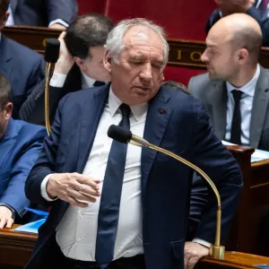 Bayrou : l’important, c’est pas la chute, c’est l’atterrissage
