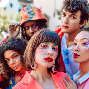 13% des jeunes en France ne sont « ni homme ni femme » : la non-binarité, c’est quoi ?