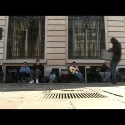 Paris: des fans d'Apple font déjà la queue pour l'iPhone 5
