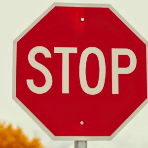 Ludonaute dit STOP : Un bras d’honneur à la surproduction