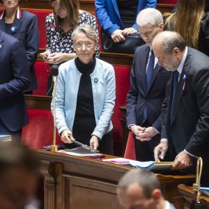 Réforme des retraites : le gouvernement se dit prêt à "retourner au contact" des Français pour défendre son projet