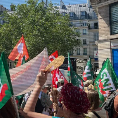 "Pas d'IA dans nos médias, pas de fachos dans nos journaux" : les journalistes dans la rue - Par Léo Lagniez | Arrêt sur images