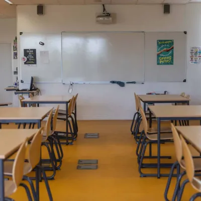 Écrire le prénom des élèves sur les tables ?
