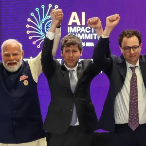 En Inde, risques, régulation et concentration du pouvoir en débat au sommet de l’IA