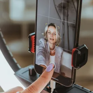 États-Unis : une influenceuse porte plainte pour appropriation illicite de son style de vie