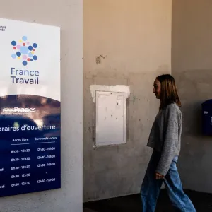 "Je ne suis pas le fainéant que les politiques décrivent" : trois mois après sa généralisation, la réforme du RSA fait craindre "des risques d'exclusion sociale"