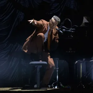 La voix déchirante d’Asaf Avidan sur "In a Box III"