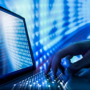 Hacking et désinformation : les enjeux cyber de l’offensive russe