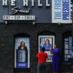 Sur le campus de Martin Luther King, Kamala Harris en quête du vote noir