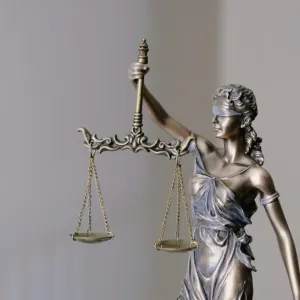 Affaire Lyhanna : Gérald Darmanin promet un « choc numérique » à la Justice, et de l’IA