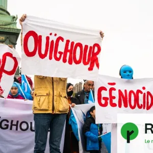 Soldes : « En Europe on vend des produits issus du travail forcé des Ouïghours »
