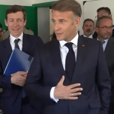Emmanuel Macron évoque des vacances d’été qui débuteraient le 14 juillet